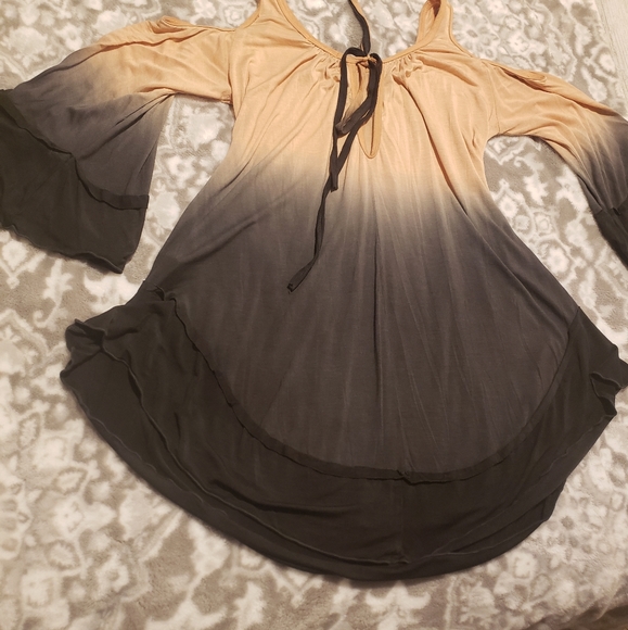 T☆Party cold shoulder blouse, size medium - Picture 1 of 7